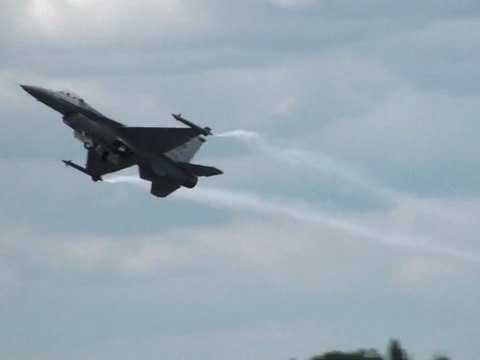 F-16 au Décollage Take Off Full HD Meeting aérien du Bourget LBG Paris Airshow LFTA 2011