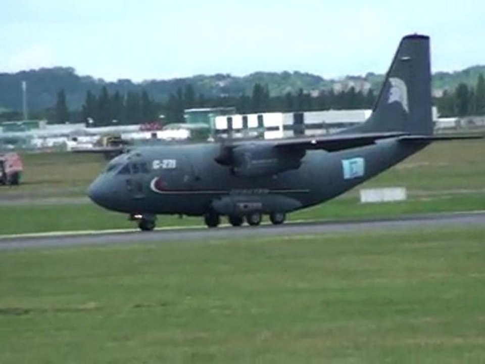 C-27 J Spartan au roulage  Full HD  Meeting aérien du Bourget LBG Paris Airshow LFTA 2011