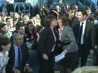 Download Video: La première secrétaire du Parti socialiste va demain à Lille devenir officiellement candidate aux primaires dont elle a décidé le principe à la fin de l'été 2009