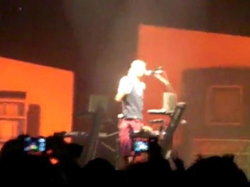 Stromae "Alors on danse" 2 parties Solidays 2011