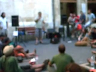 Alex y Estebán hablan del Club Bildenberg en " La Marcha Popular de Indignados" al paso por El Vendrell