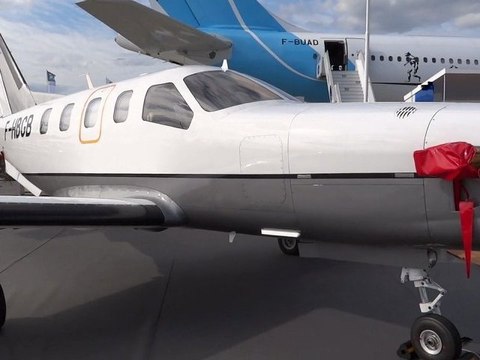 TBM 700 et 850 SOCATA Expo Sol Full HD LBG Meeting aérien du Bourget Paris Airshow LFTA 2011