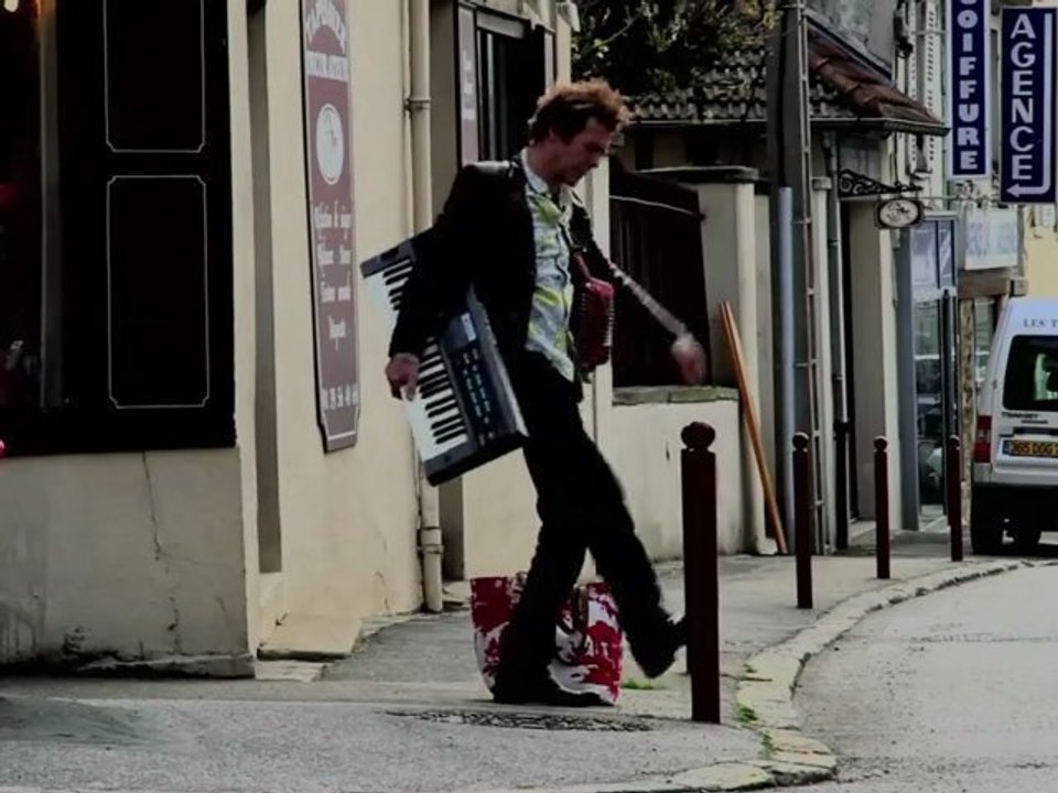 AUTO STOP (10/20) Le musicien