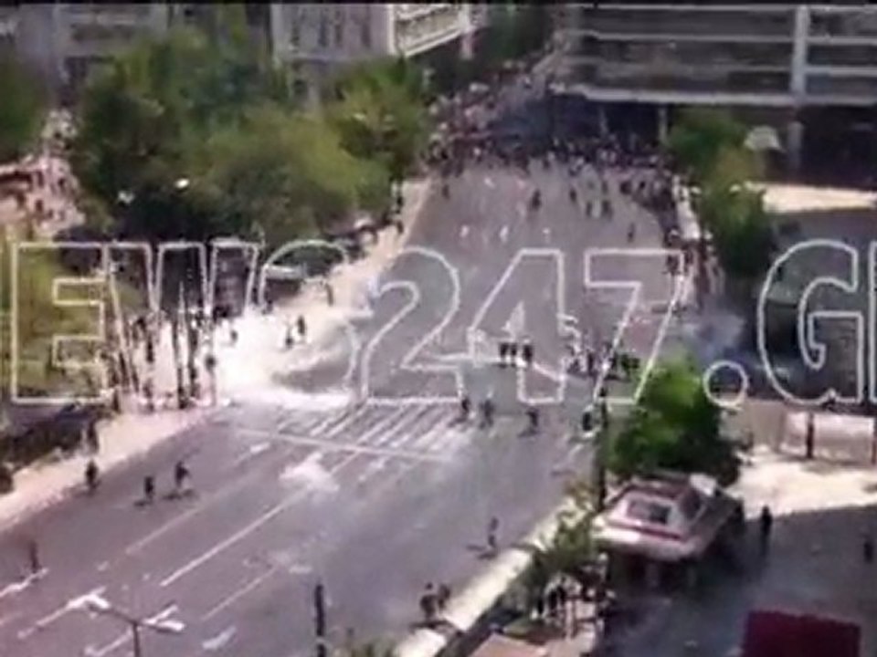 Ένταση και δακρυγόνα στο Σύνταγμα 2