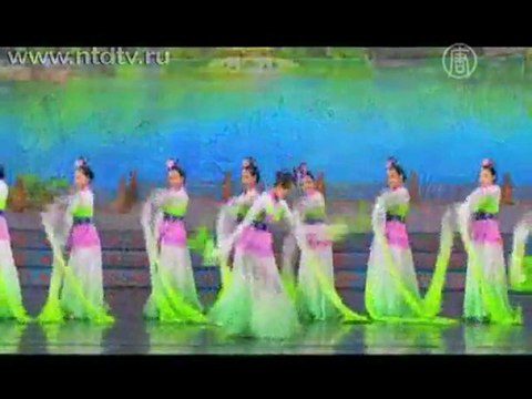 Модельер Донна Каран очарована Shen Yun