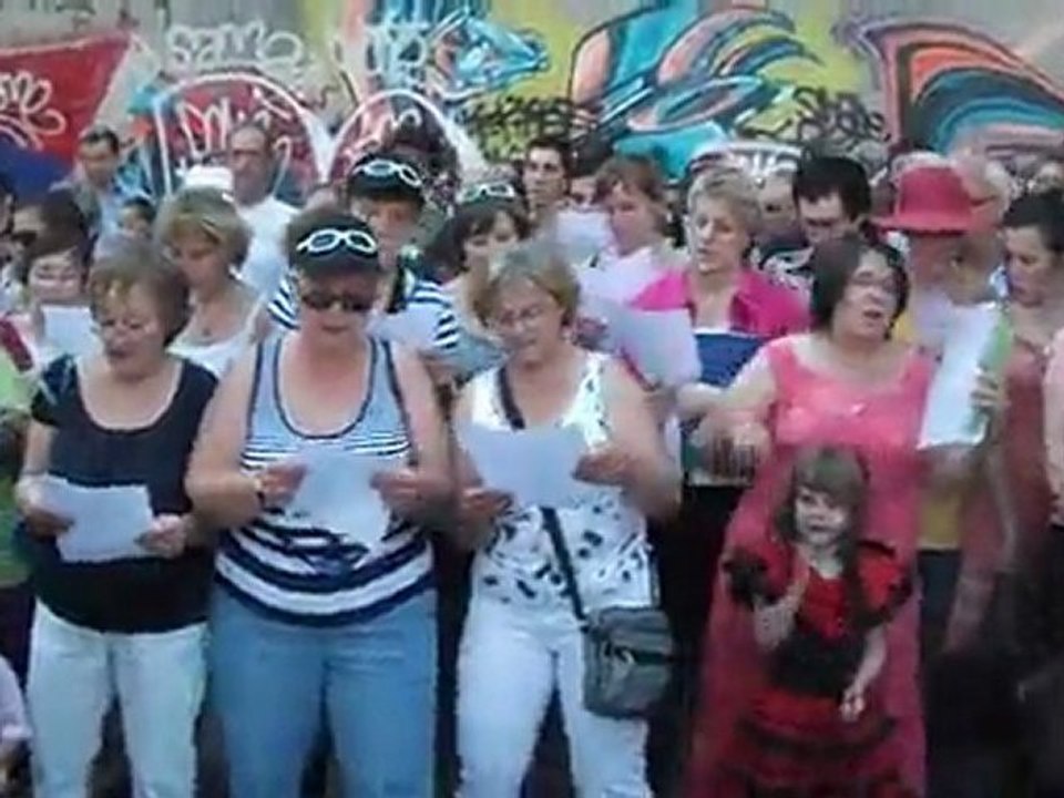 On navigue sur le WEB " avec Les cop's et Les Voisins du Dessus "