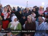 Syrian couple gets married in a refugee camp - no comment