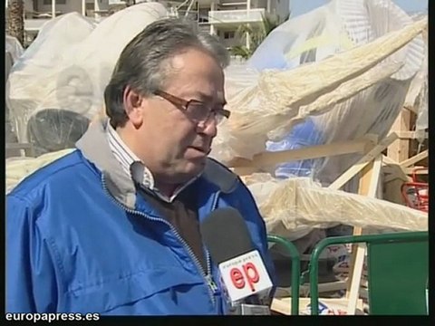 Primeras piezas de las fallas, en la calle