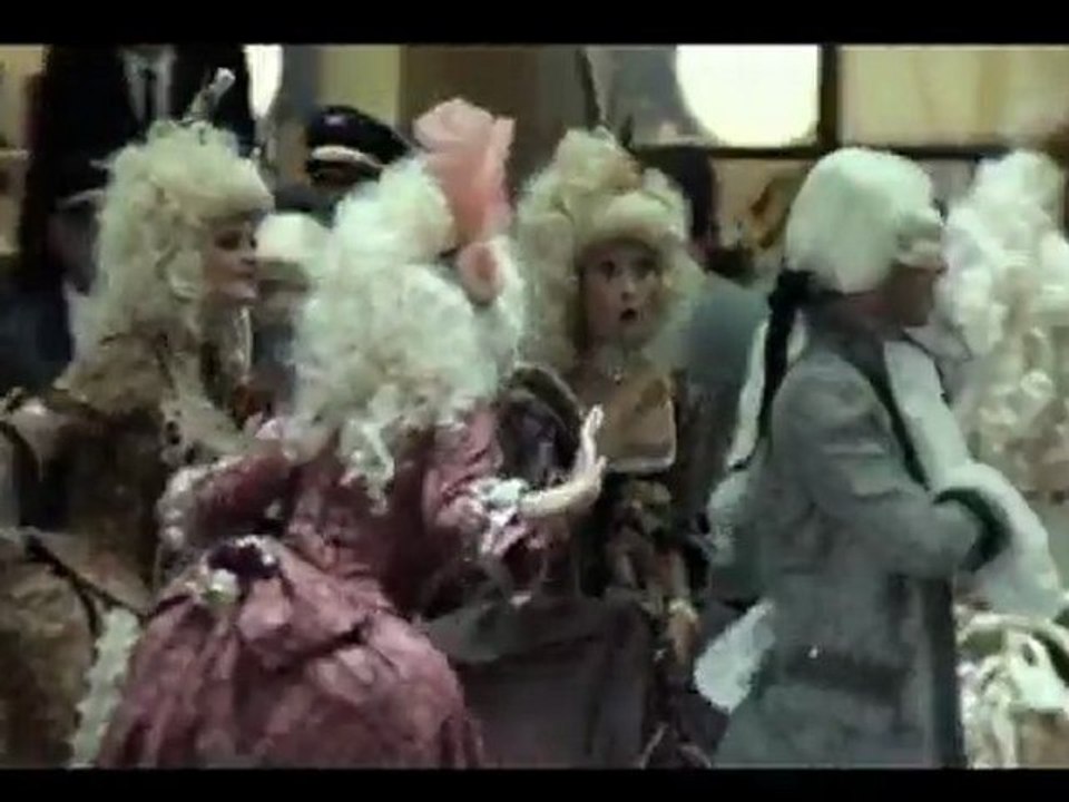 Gisele Bundchen flashmob at Sao Paulo airport