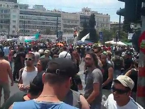 Διαδηλωτές στο Σύνταγμα-48ωρη απεργία