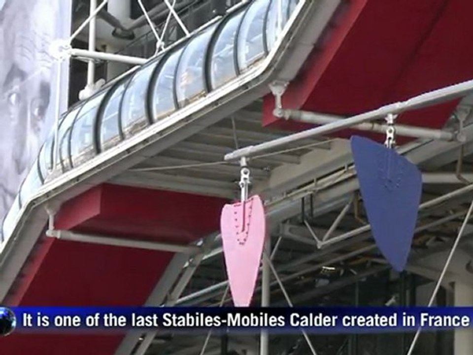 Giant Calder sculpture takes up residence in Paris