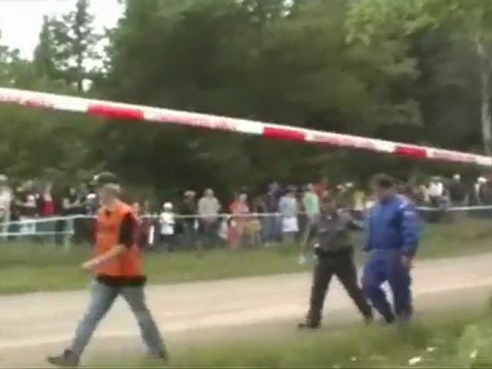 spectacular rally crash - accident de rallye spectaculaire
