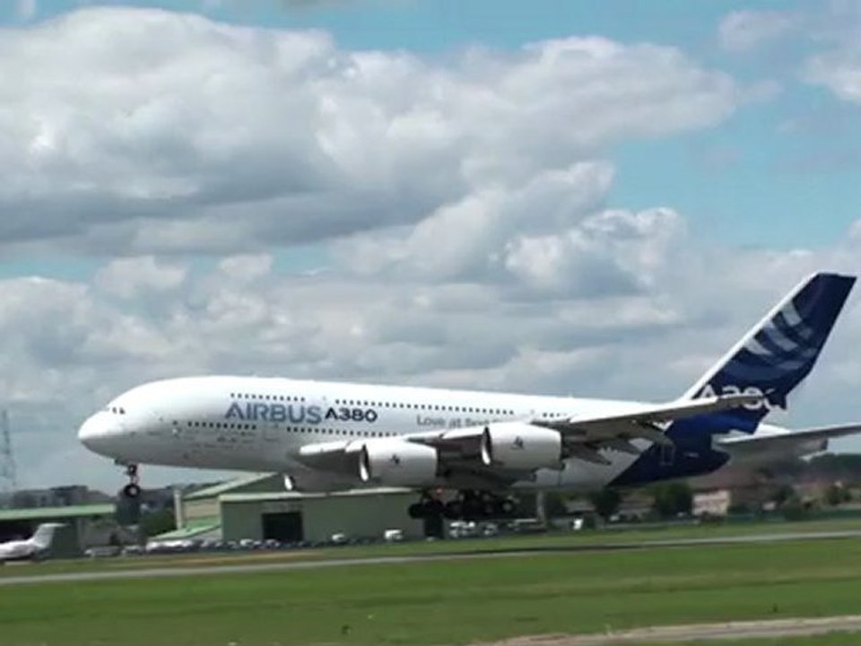 Airbus A-380 au Décollage Full HD Meeting aérien du Bourget LBG Paris Airshow LFTA 2011