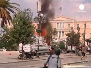 Grecia: scontri di piazza, ma le manifestazioni proseguono