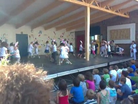 spectacle ecole lapin 2011.MP4