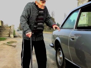 AUTO STOP  (1/25)  Le grand père