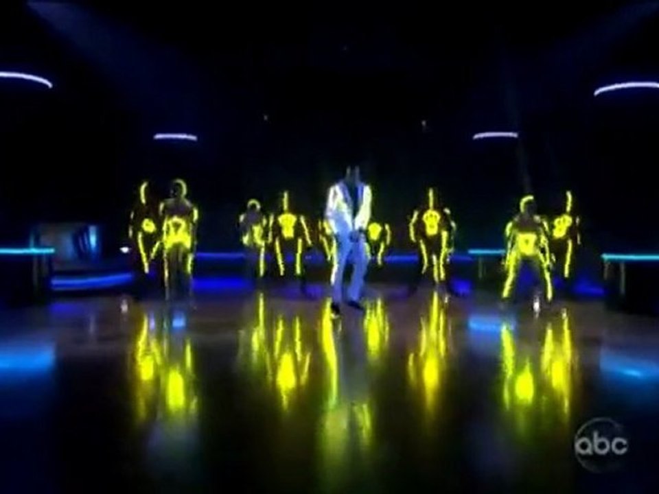 Chris Brown - Beautiful People Live @ Dancing With The Stars (2011)