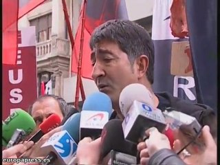 Ertzainas exigen a Ares que "negocie o dimita"