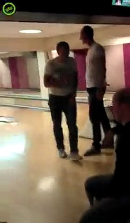 Serve mit Ihren Freunden Bowling Fail
