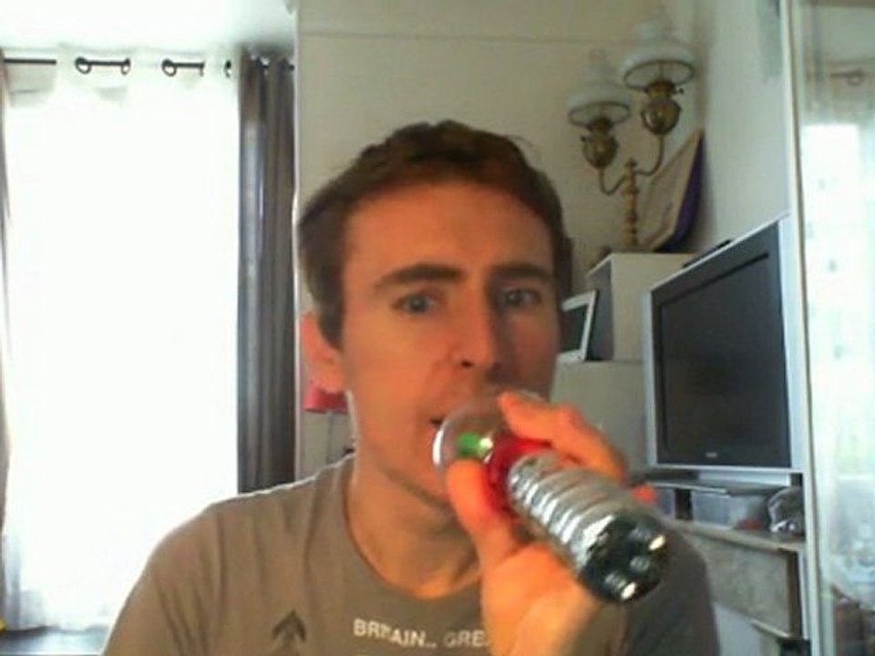 Wiwi égratigne "don't know what to tell ya"