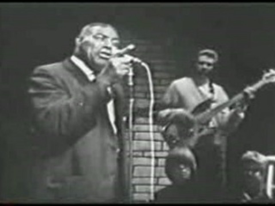 Howlin' Wolf - How Many More Years