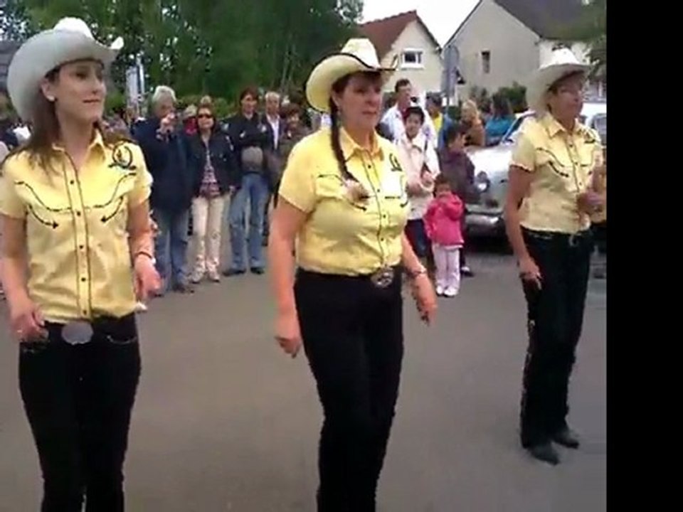 Demo Les Essarts le Roi 19.06.11  -  COWBOY  HAT  DANCERS