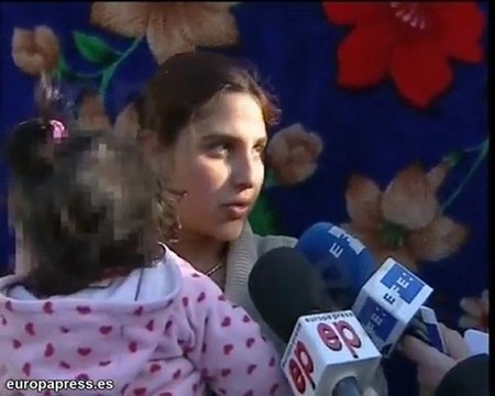 Desalojo y derribo de una caravana y un autobús