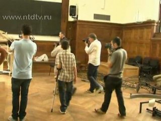 Скелеты динозавров готовят к выставке в Париже