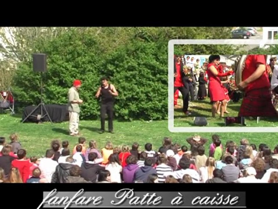 L'ABER-WRAC'H 29 - 24 04 2011 arts de la rue dans les jardins du sémaphore (1ère partie)