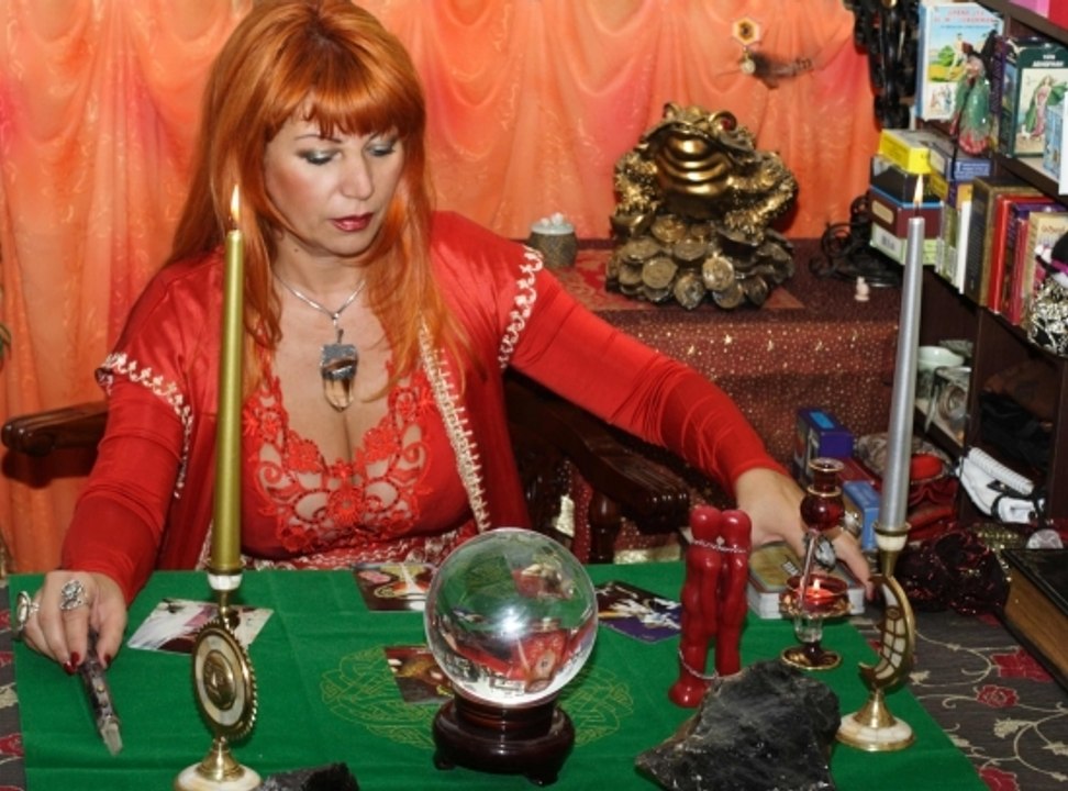 Приворот на рунах - один из самых сильных приворотов. Сделайте приворот на рунах в домашних условиях,