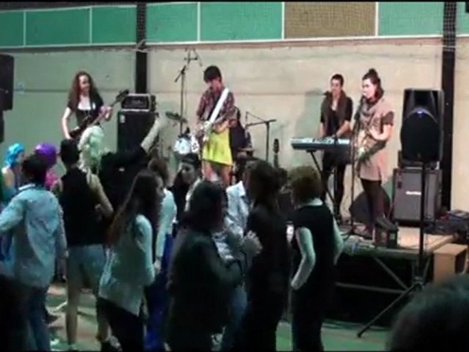 Deadfly - A la mierda (live Oeyreluy 2011)