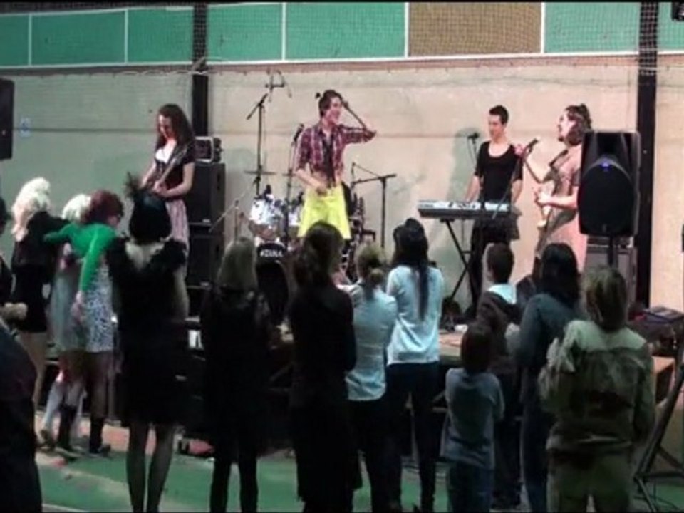 Deadfly - Everybody Needs Somebody To Love (live Oeyreluy 2011)