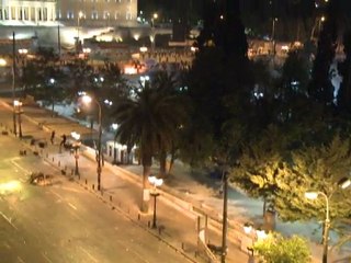 Greece: street battles set to last all night