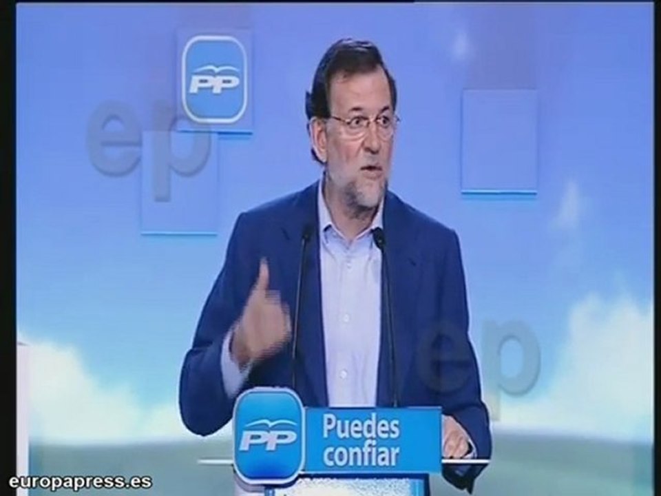 Rajoy acusa al PSOE de "burlarse" de la gente