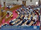 Nouveau vote du Parlement grec sur fond de violences...