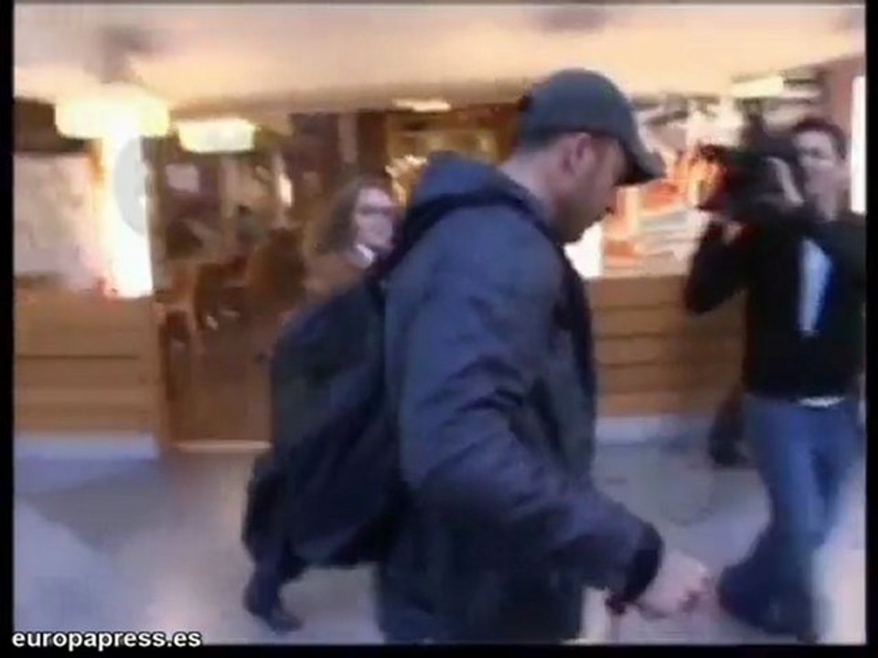 Miguel Ángel Silvestre recibe visita especial