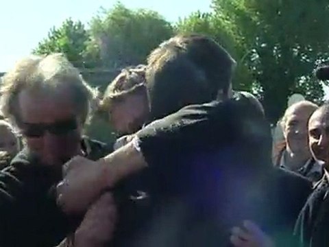 Les images des retrouvailles entre les journalistes et leurs proches