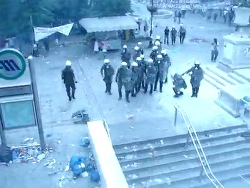 29-6-2011 Η ΕΠΙΘΕΣΗ ΤΩΝ ΜΑΤ ΣΤΟ ΜΕΤΡΟ