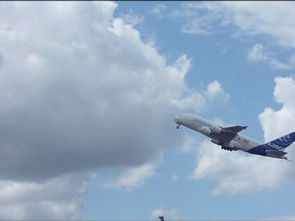 AIRBUSA380 AU BOURGET 2011