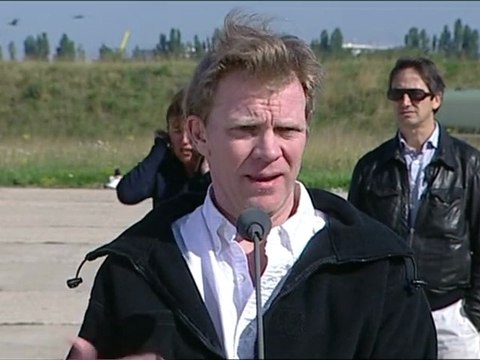 Freed French hostages reunited with families