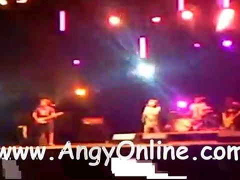 Angy cantando 10.000 Razones en Usera el (26/06/11)