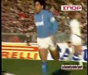 Ο Ντιέγκο Μαραντόνα εν δράσει στη Νάπολι