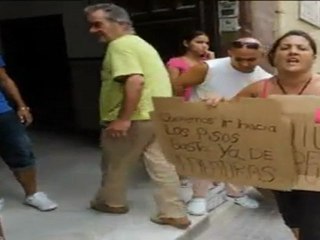 Download Video: Refugiados cubanos, expulsados de un centro de acogida por mal comportamiento