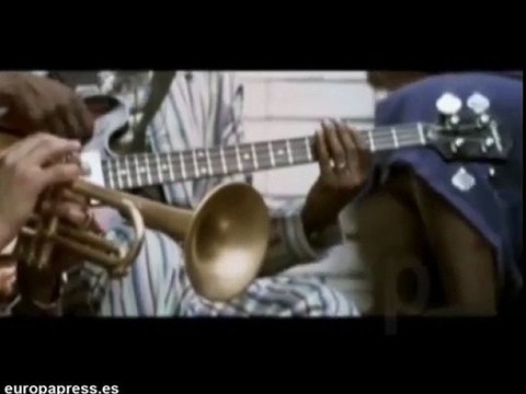 Amy Winehouse desarrolla su instinto maternal