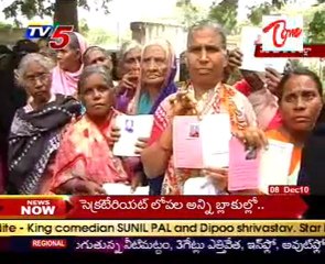 Old age peoples Pinchan problems at Collectorate Office