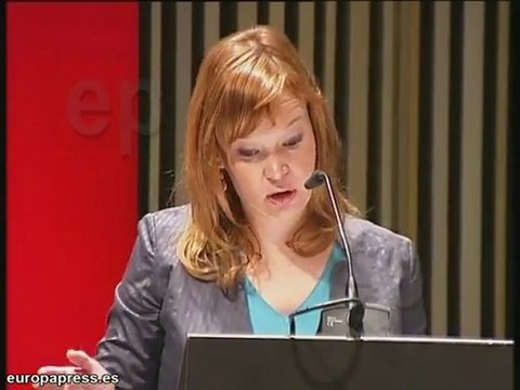 Pajín cuestiona tener que recortar la sanidad