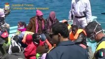 Lampedusa (AG) - Lo sbarco di altri 216 immigrati