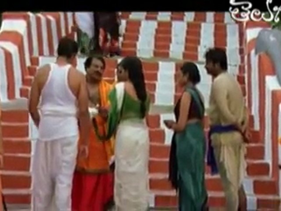 Romance in Water - Jagapathi babu - Priyamani