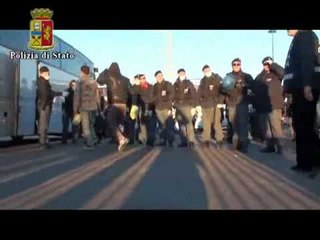 Civitavecchia (RM) - Sbarco di immigrati tunisini