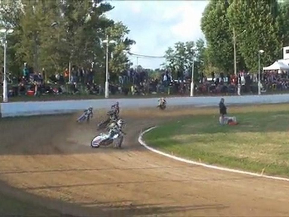 Julien CAYRE 1ère manche Gold Trophy grass track 125 Saint Macaire le 18 juin 2011